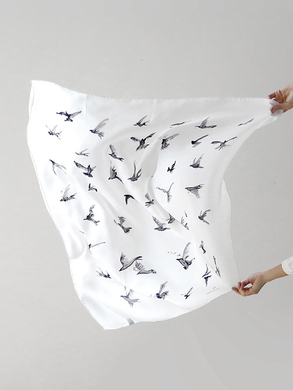 47 Birds scarf by Martín Azúa