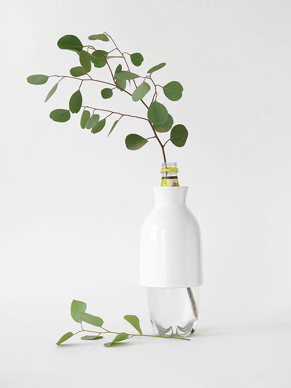 I want to be a chinese ceramic vase by Martín Azúa
